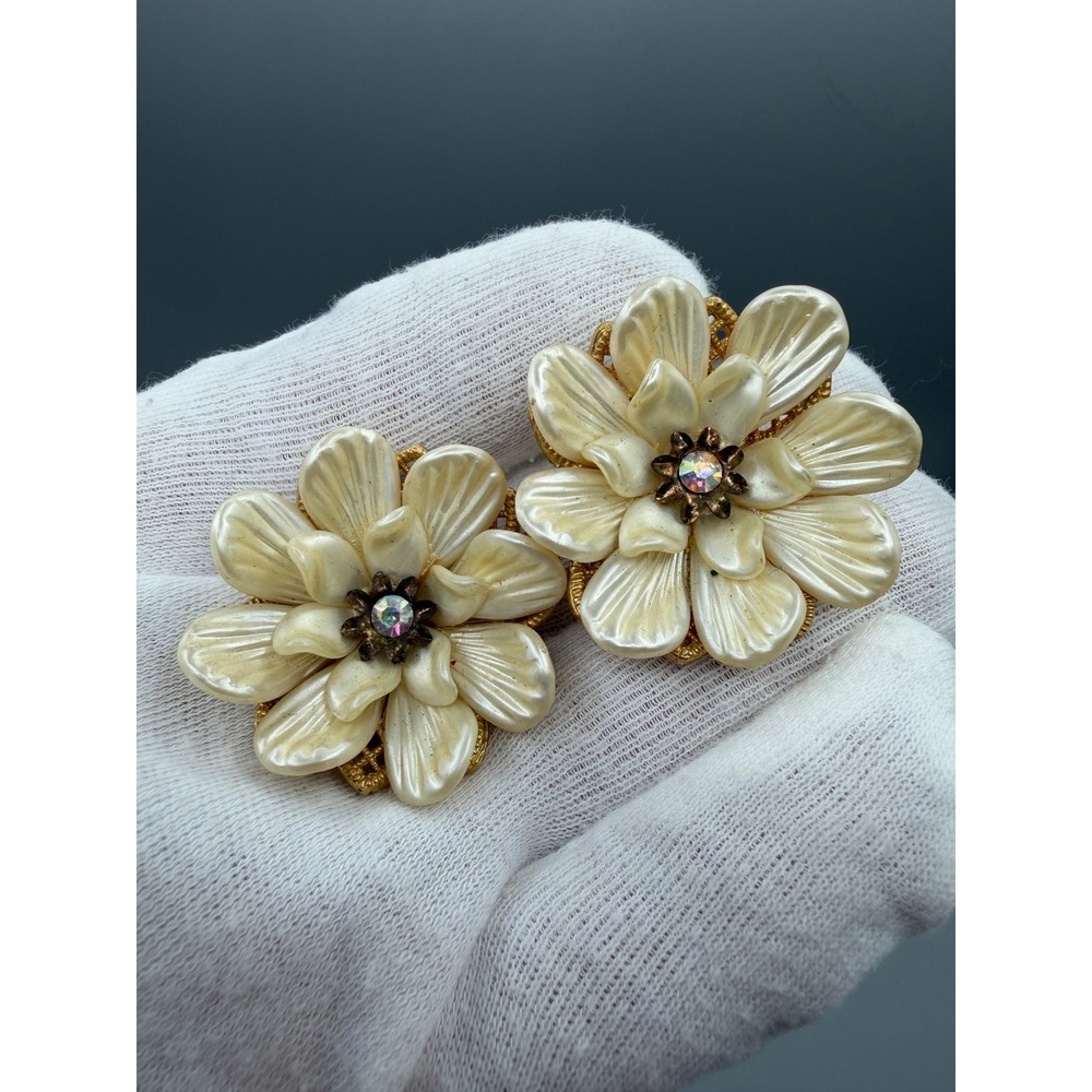 Vintage Judy Lee Faux Pearl Flower Clip-On Earrings Gold Tone Rhinestone #1037